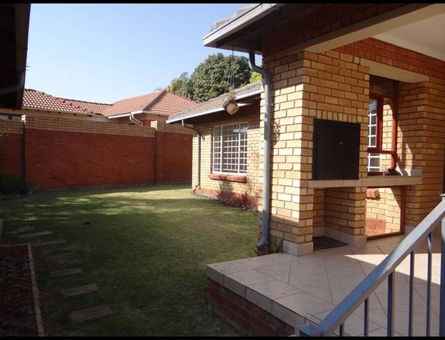 3 BEDROOM SIMPLEX TO LET IN THE WILDS